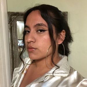 Meet your Posher, Nayelli